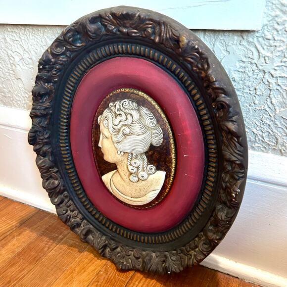 Vintage Ceramic Cameo Wall Hanging, Victorian Woman, Painted Velvet Border - Picture 16 of 16